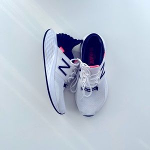 New Balance Fresh Foam Roav - Size 9.5 - Black/White/Guava